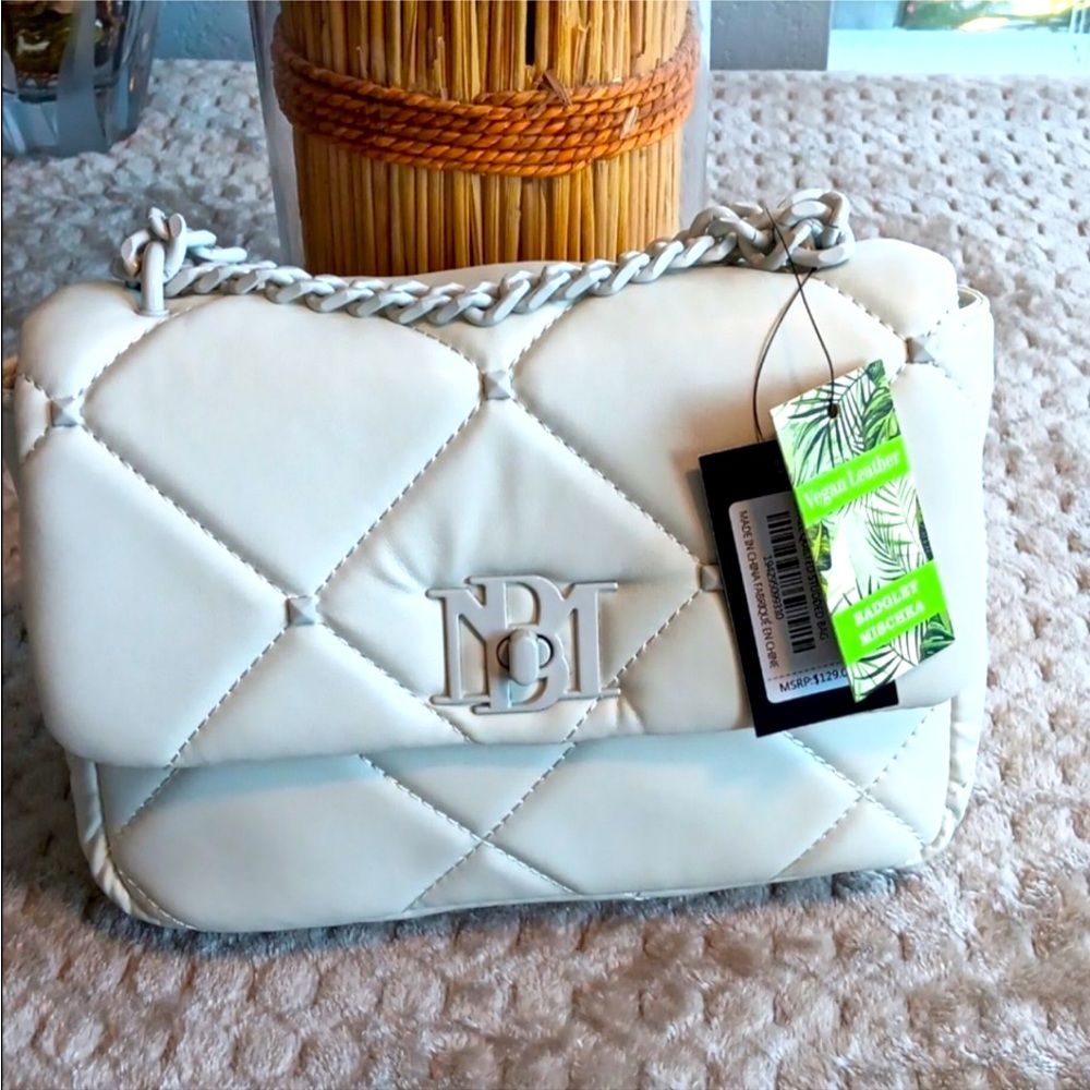 ✨NWT Badgley Mischka Small White
Quilted Studded Bag Crossbody✨
 Size: 9×7×3